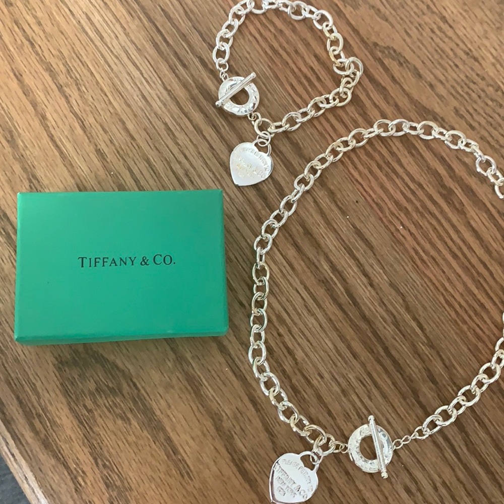 Silver bracelet and necklace set